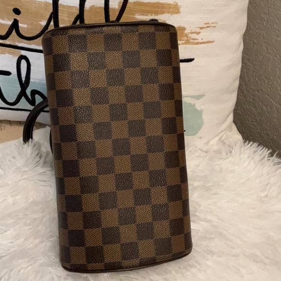 Louis Vuitton - Picture 6 of 10